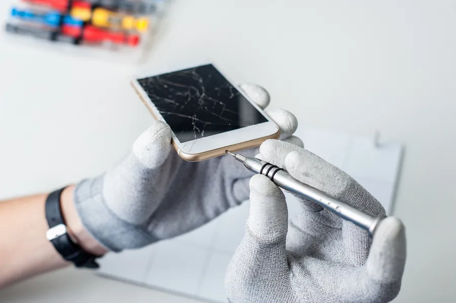 The Benefits Of Choosing Original Parts For Screen Replacements Auburn, CA The Benefits Of Choosing Original Parts For Screen Replacements Auburn, CA